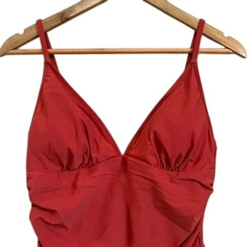 CUPSHE Women's‎ V-Neck One Piece Swimsuit Ruched Tummy Control Red Size L